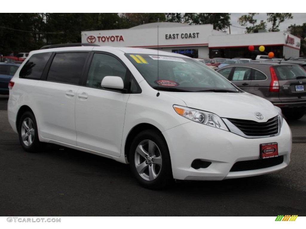 2011 Sienna LE - Super White / Bisque photo #1