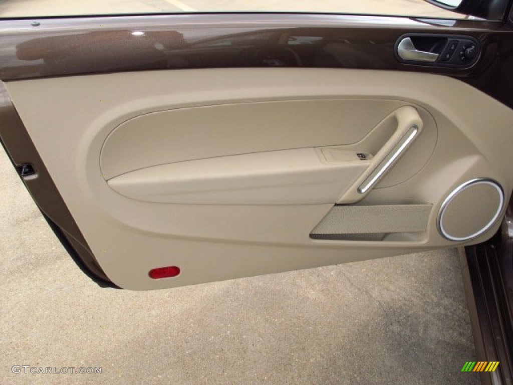 2014 Volkswagen Beetle 2.5L Beige Door Panel Photo #86769699