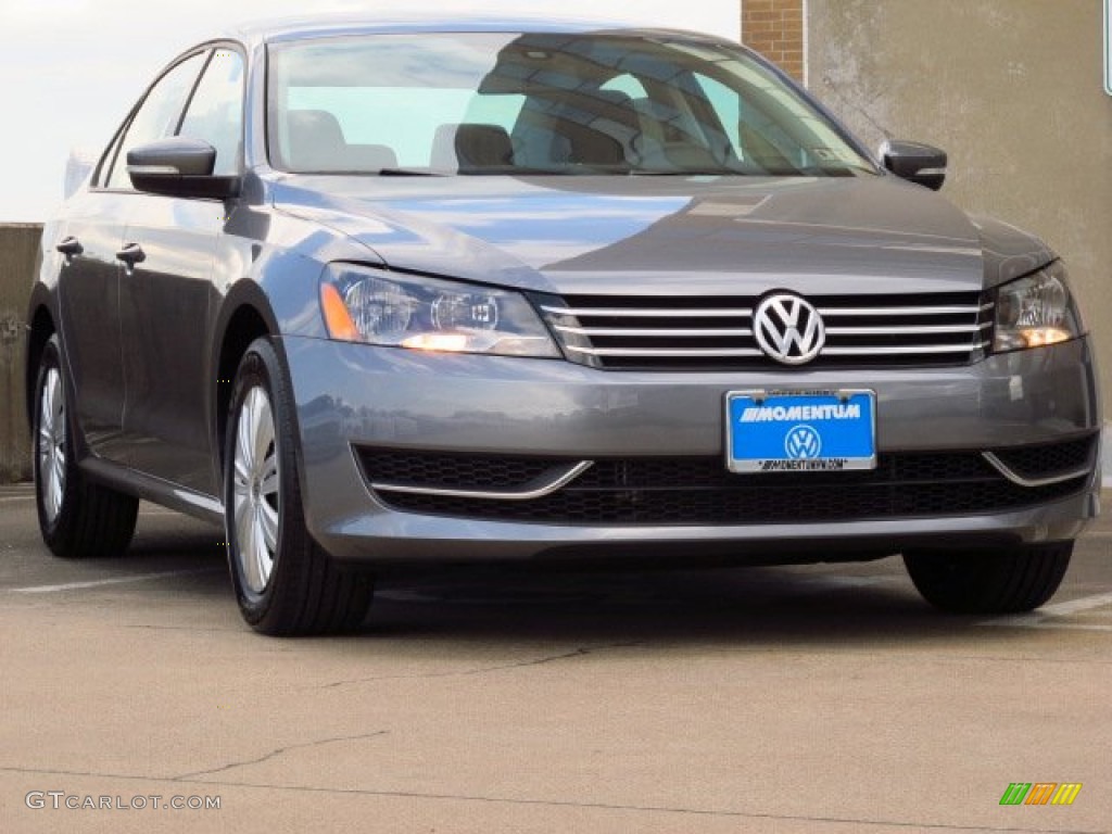 2014 Passat 2.5L S - Platinum Gray Metallic / Titan Black photo #1