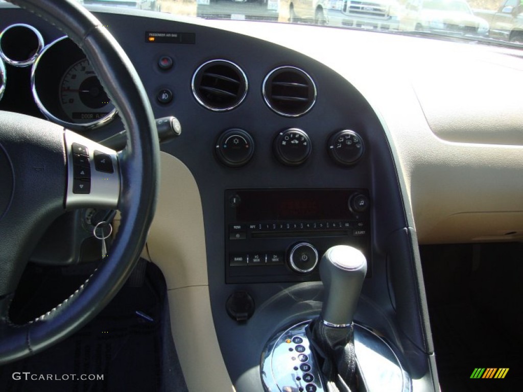 2007 Solstice Roadster - Pure White / Steel/Sand photo #14