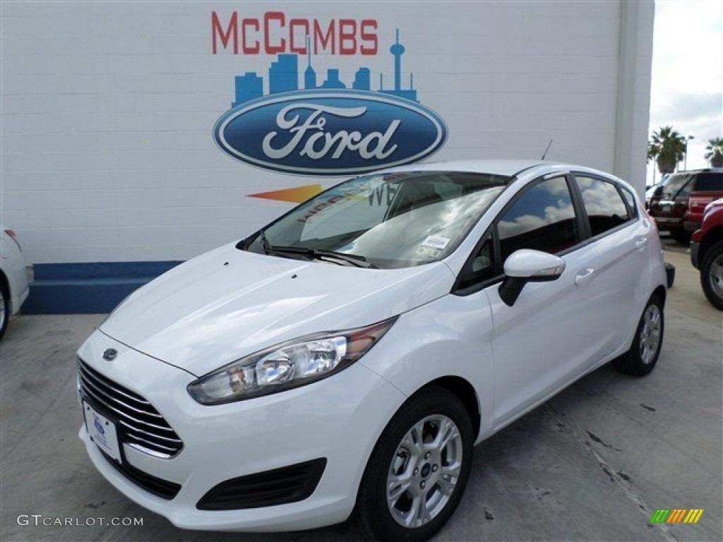 2014 Fiesta SE Hatchback - Oxford White / Medium Light Stone photo #1