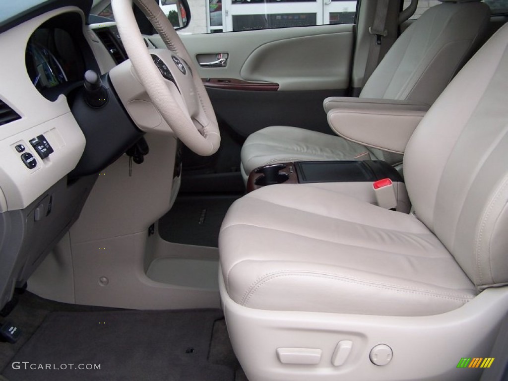 2012 Sienna XLE - Super White / Bisque photo #11