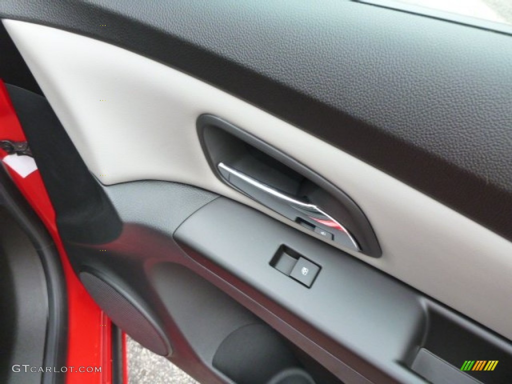 2014 Cruze LS - Red Hot / Jet Black/Medium Titanium photo #4