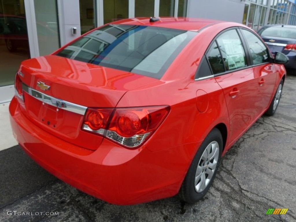 2014 Cruze LS - Red Hot / Jet Black/Medium Titanium photo #5