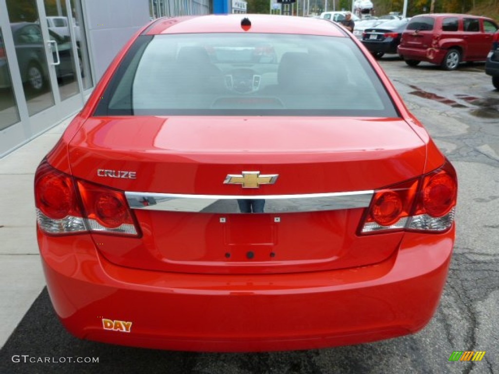 2014 Cruze LS - Red Hot / Jet Black/Medium Titanium photo #6