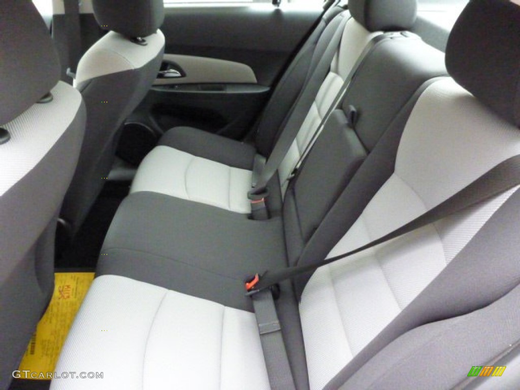 2014 Cruze LS - Red Hot / Jet Black/Medium Titanium photo #12