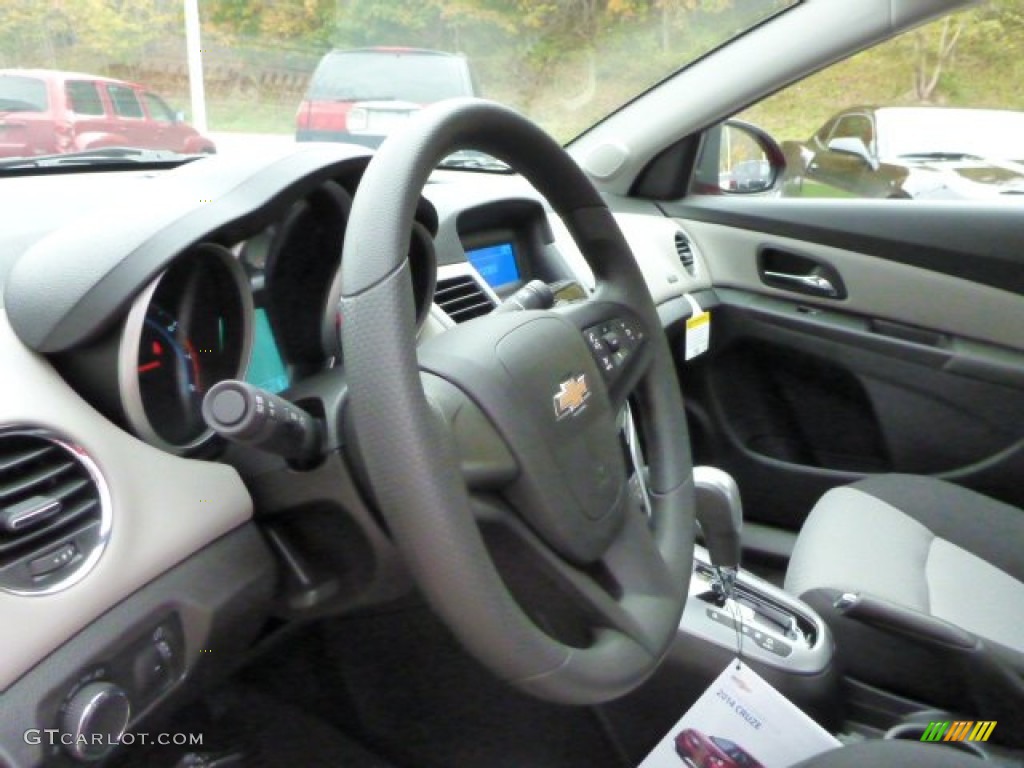 2014 Cruze LS - Red Hot / Jet Black/Medium Titanium photo #16