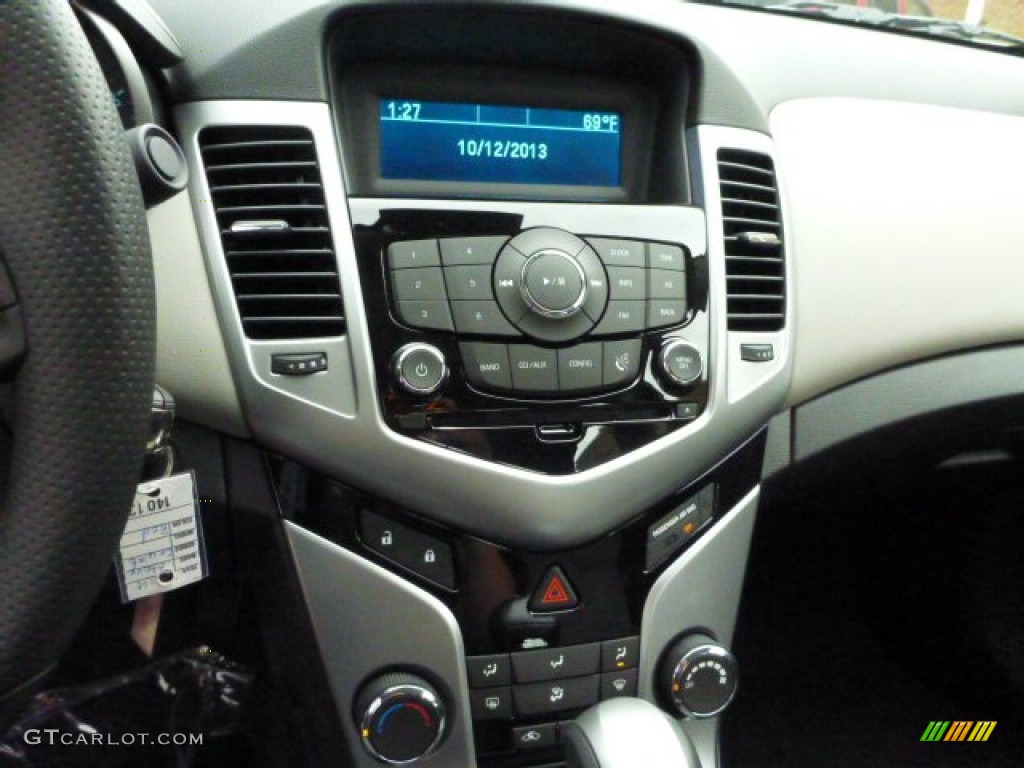 2014 Cruze LS - Red Hot / Jet Black/Medium Titanium photo #19