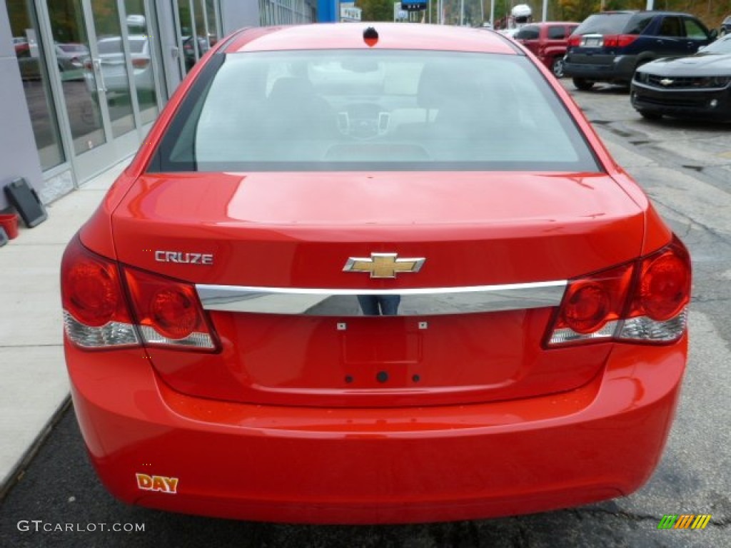 2014 Cruze LS - Red Hot / Jet Black/Medium Titanium photo #6