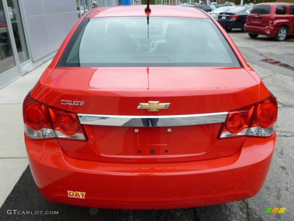 2014 Cruze LS - Red Hot / Jet Black/Medium Titanium photo #6
