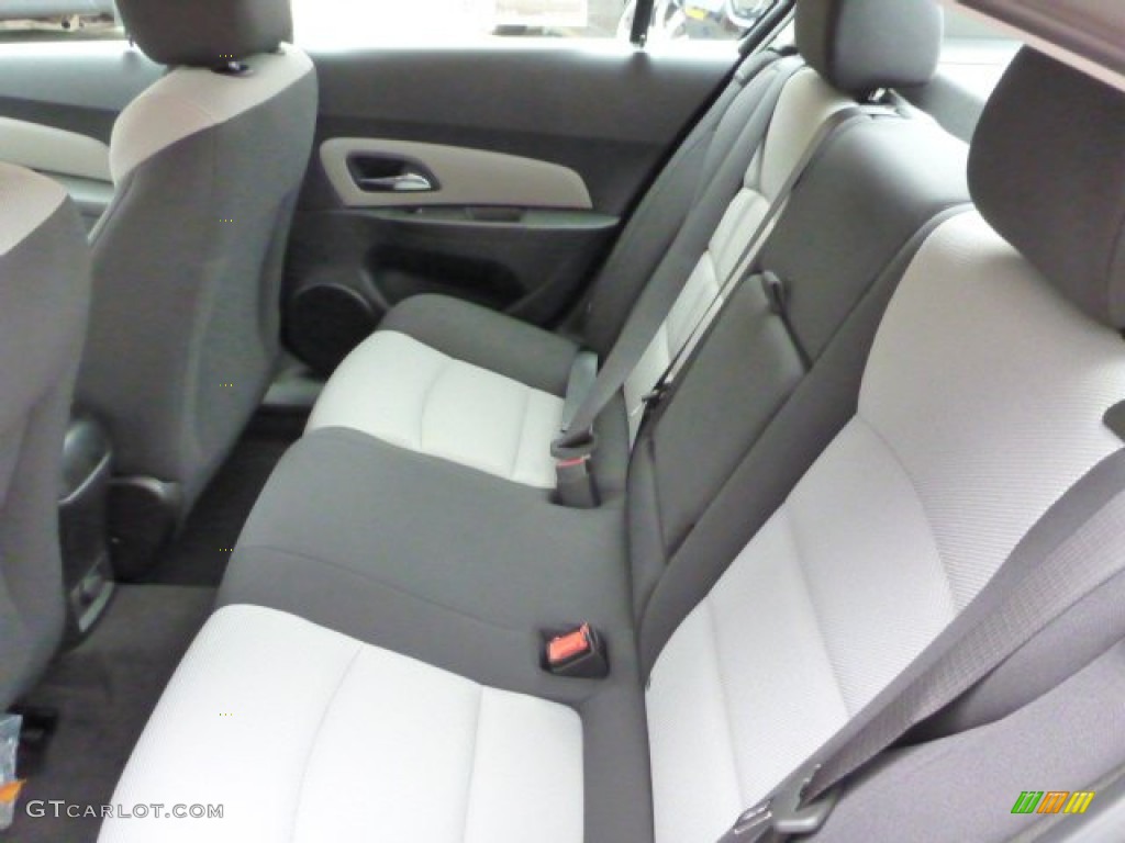 2014 Cruze LS - Red Hot / Jet Black/Medium Titanium photo #12