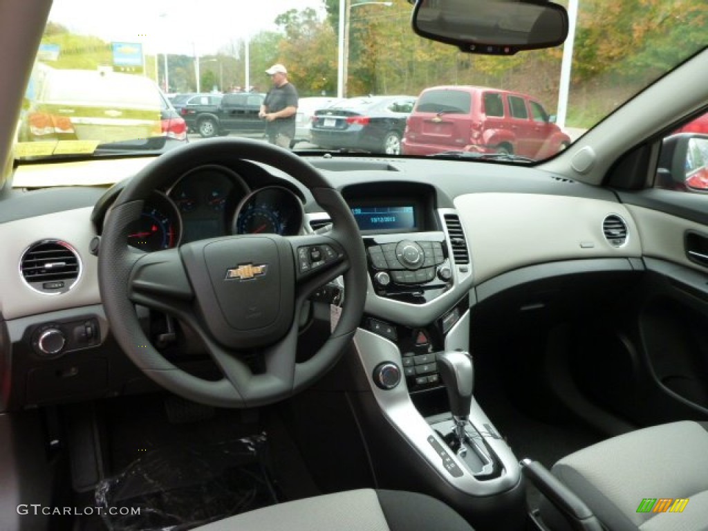 2014 Cruze LS - Red Hot / Jet Black/Medium Titanium photo #13