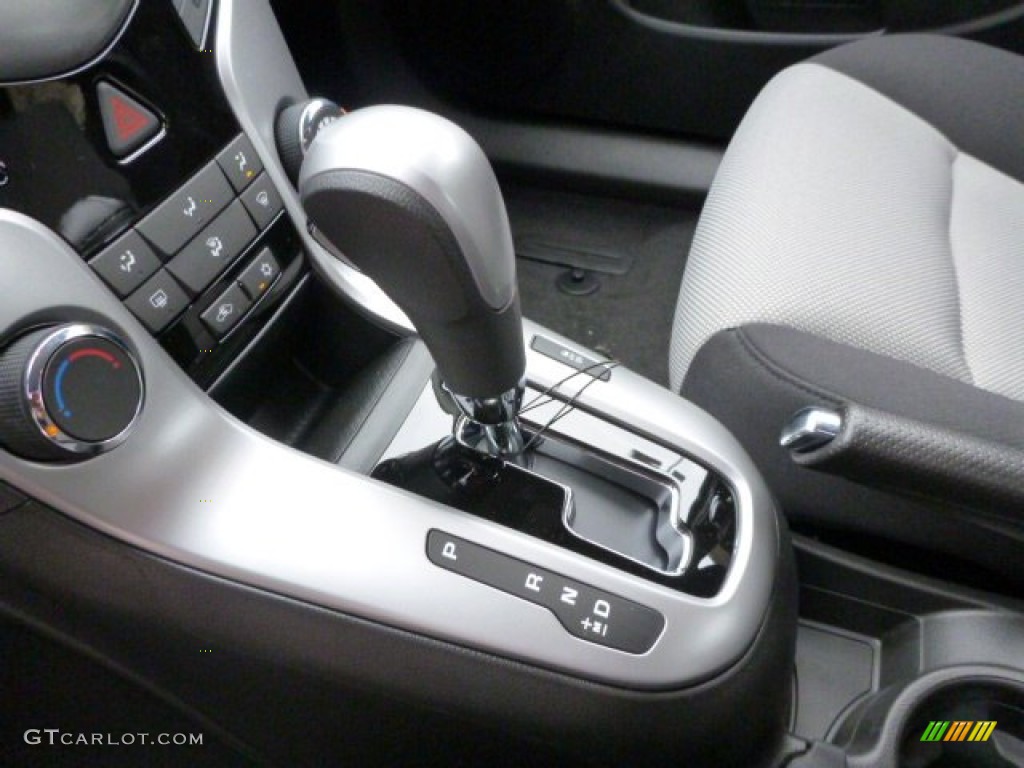 2014 Cruze LS - Red Hot / Jet Black/Medium Titanium photo #17