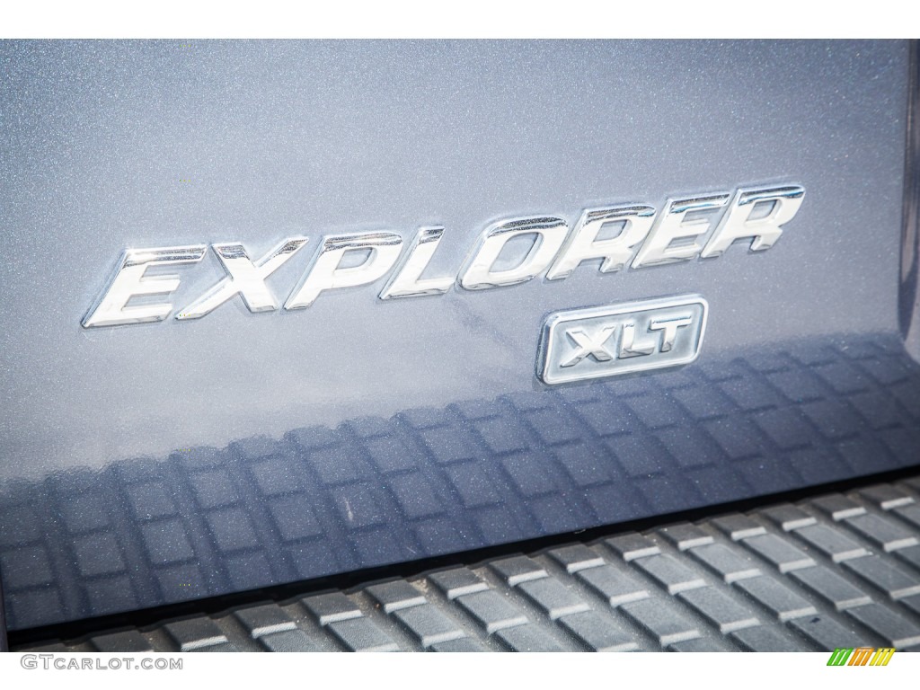 2003 Ford Explorer XLT Marks and Logos Photos