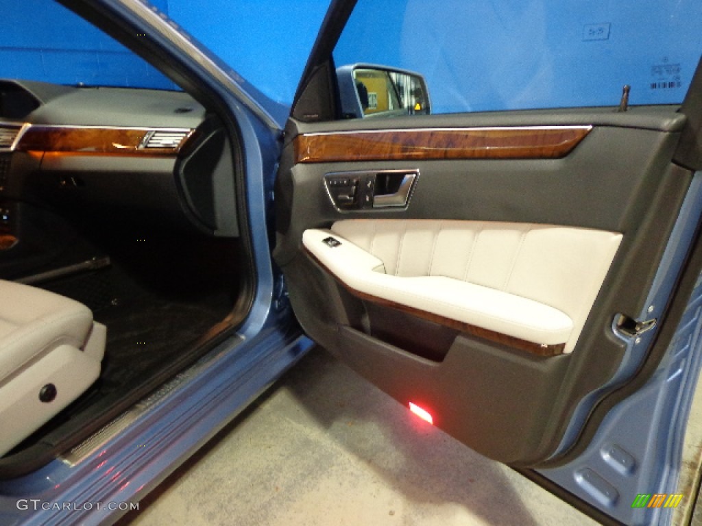 2012 E 350 4Matic Sedan - Quartz Blue Metallic / Ash/Black photo #31