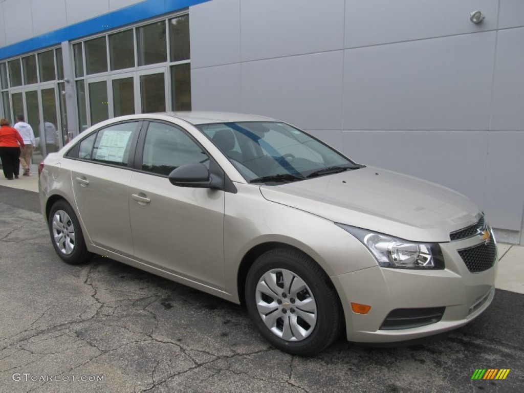2014 Cruze LS - Champagne Silver Metallic / Jet Black/Medium Titanium photo #1