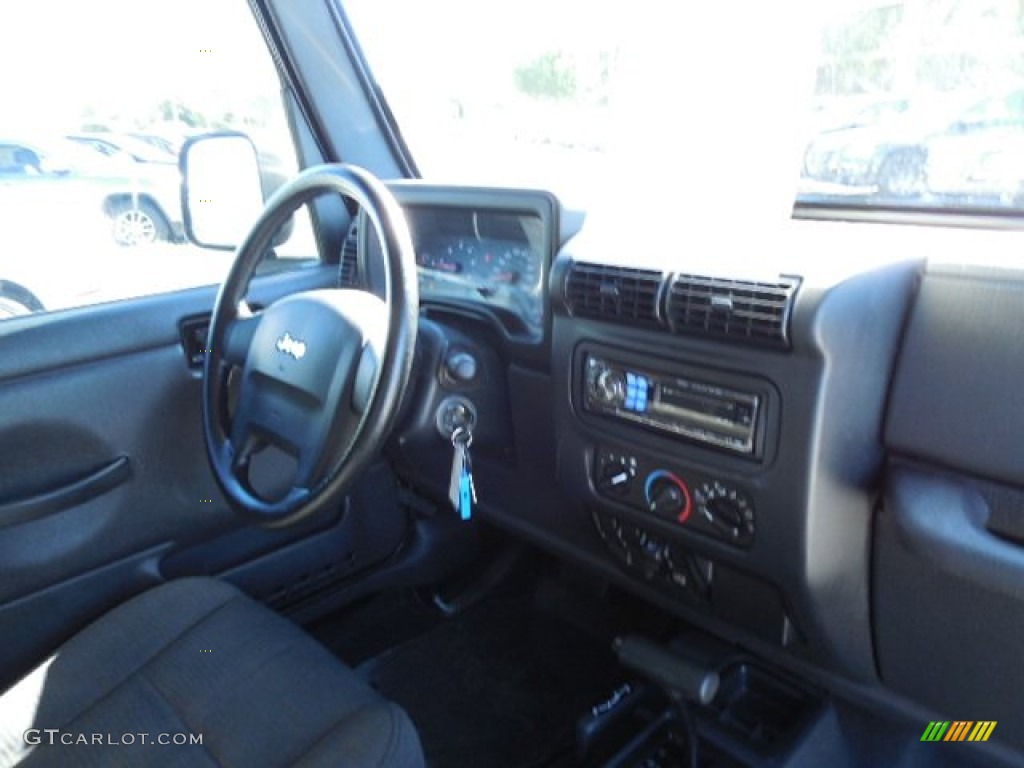 2004 Wrangler X 4x4 - Black / Dark Slate Gray photo #11