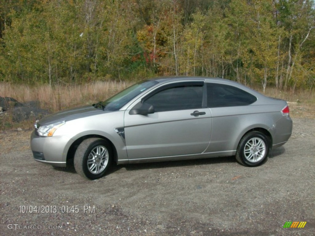 2008 Focus SE Coupe - Silver Frost Metallic / Charcoal Black photo #1