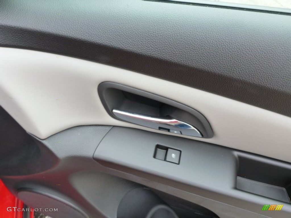 2014 Cruze LS - Red Hot / Jet Black/Medium Titanium photo #4