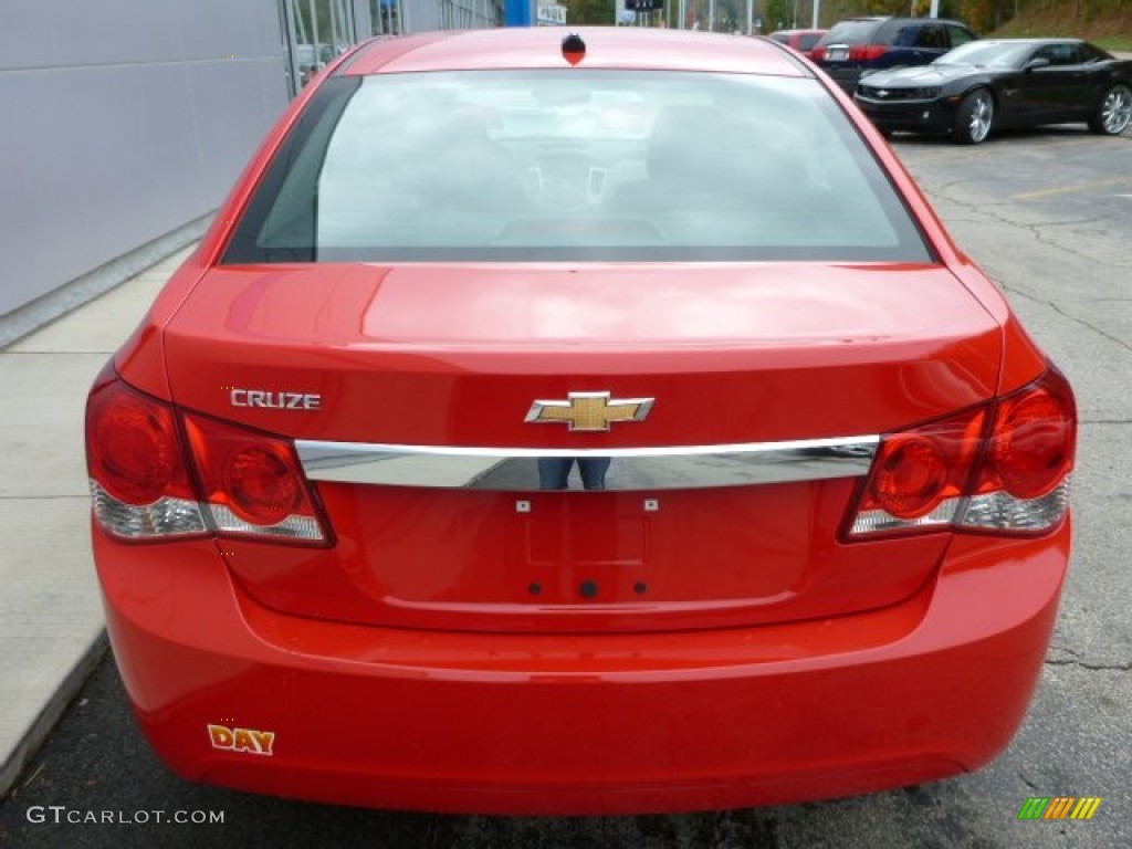 2014 Cruze LS - Red Hot / Jet Black/Medium Titanium photo #6