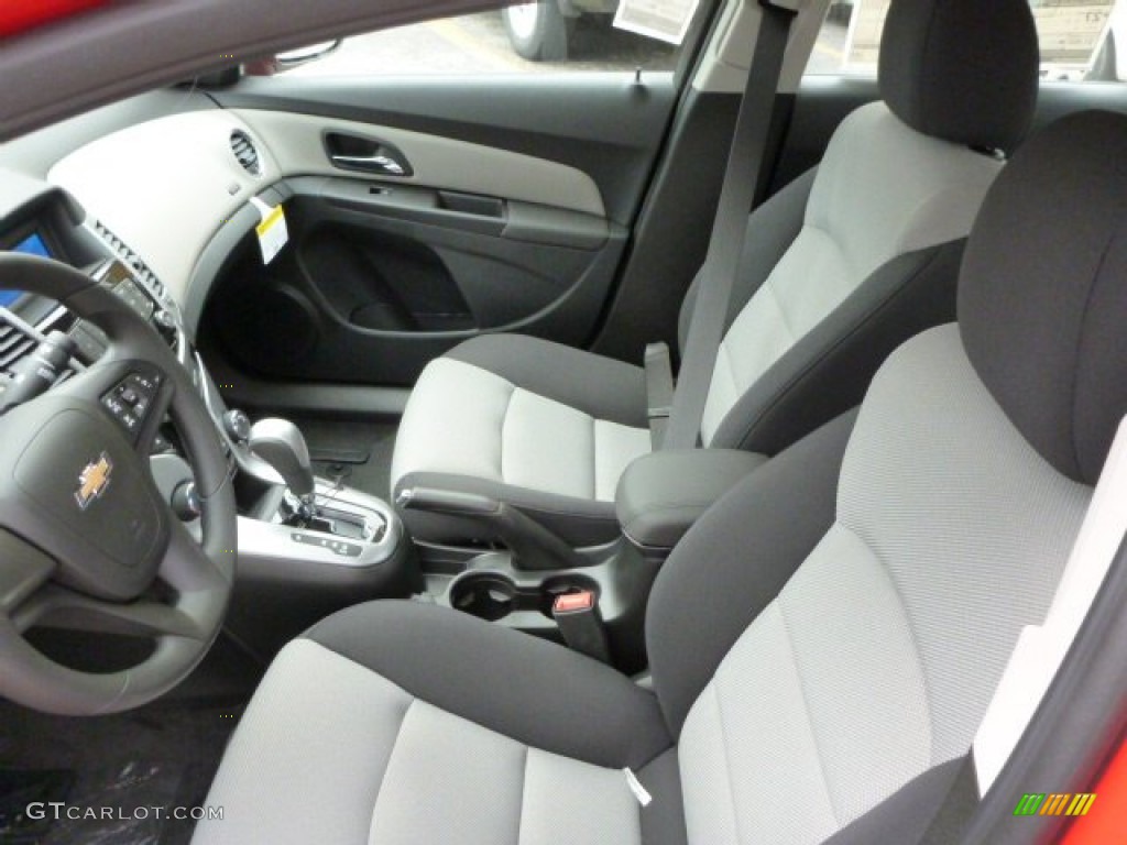 2014 Cruze LS - Red Hot / Jet Black/Medium Titanium photo #11