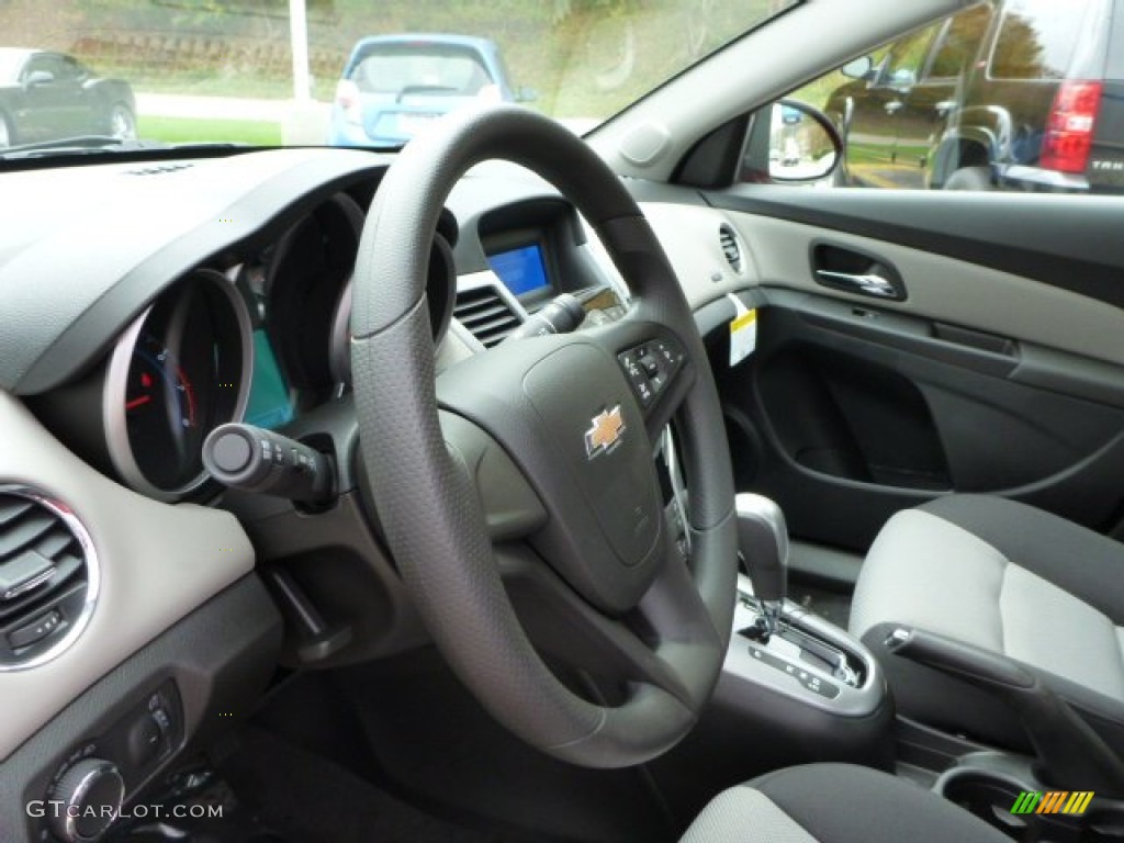 2014 Cruze LS - Red Hot / Jet Black/Medium Titanium photo #16