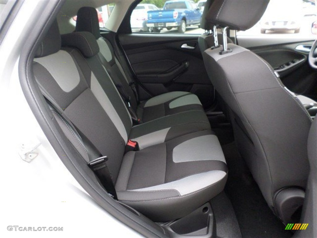 2014 Focus SE Hatchback - Ingot Silver / Charcoal Black photo #12
