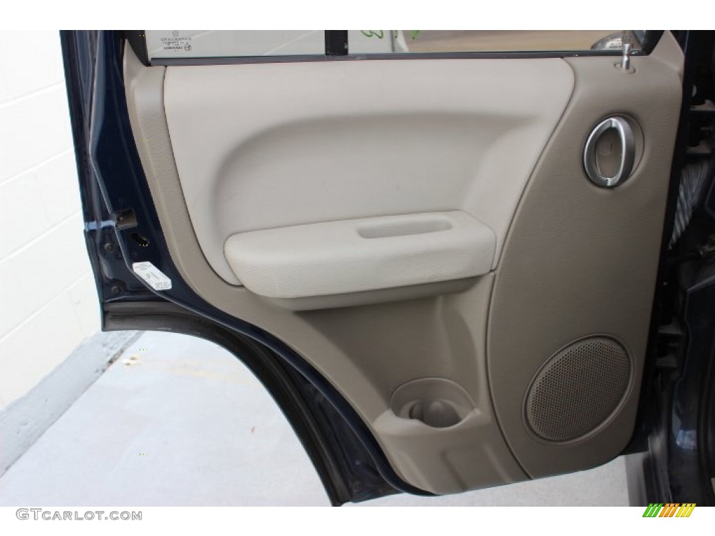 2005 Liberty Limited - Patriot Blue Pearl / Dark Khaki/Light Graystone photo #19