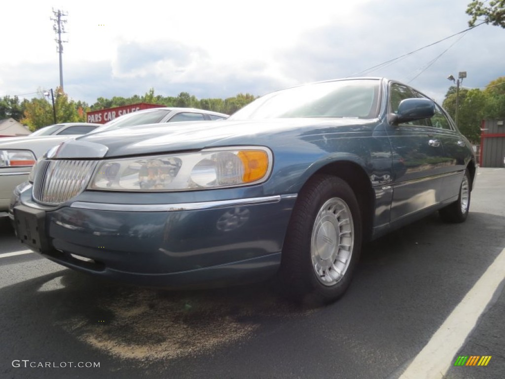 2001 Town Car Executive - Aqua Blue / Light Parchment photo #1