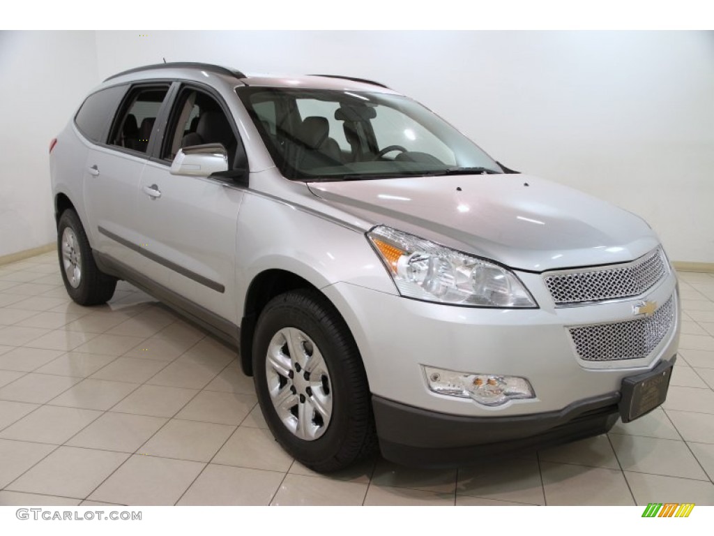 2010 Traverse LS AWD - Silver Ice Metallic / Dark Gray/Light Gray photo #1