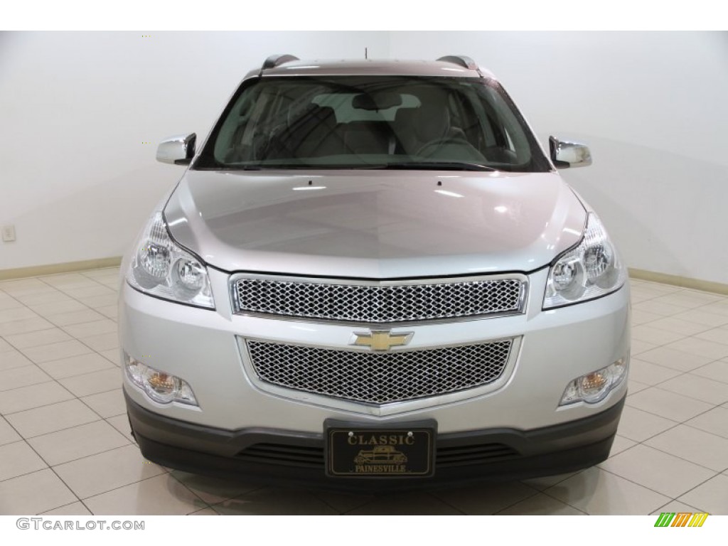 2010 Traverse LS AWD - Silver Ice Metallic / Dark Gray/Light Gray photo #2