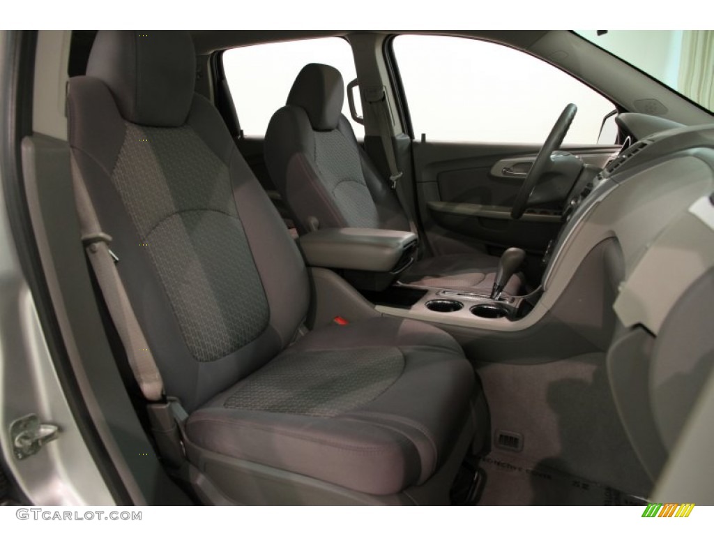 2010 Traverse LS AWD - Silver Ice Metallic / Dark Gray/Light Gray photo #11