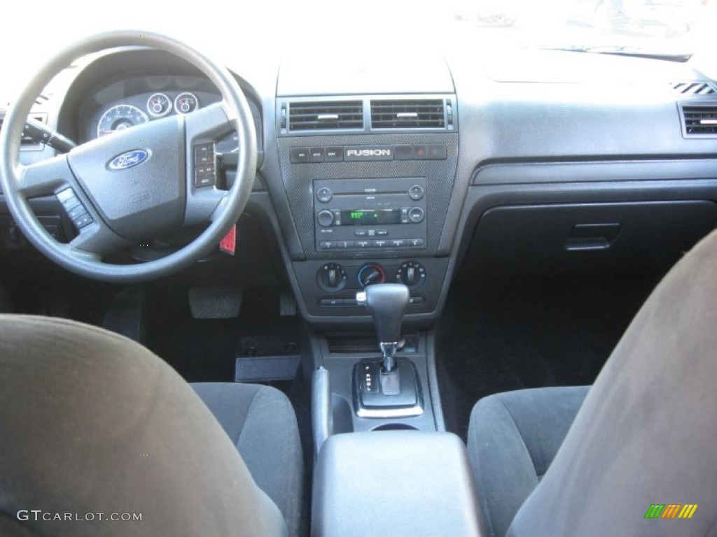2006 Fusion SE V6 - Silver Frost Metallic / Charcoal Black photo #12