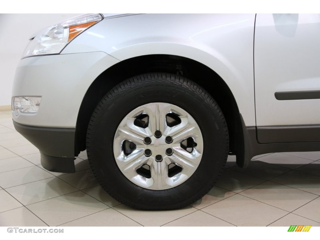 2010 Traverse LS AWD - Silver Ice Metallic / Dark Gray/Light Gray photo #17