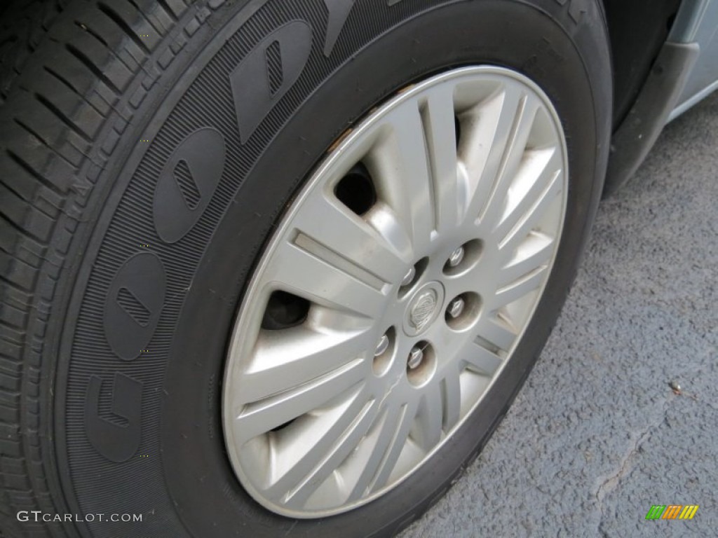 2006 Chrysler Town & Country LX Wheel Photos