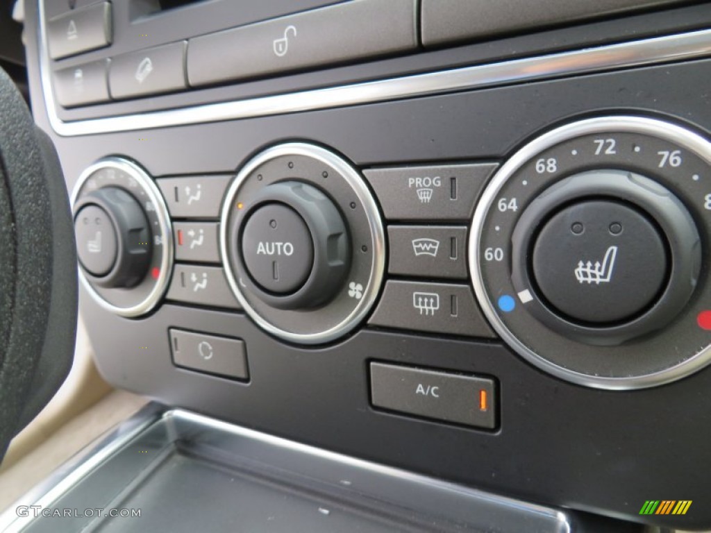 2013 Land Rover LR2 HSE Controls Photos