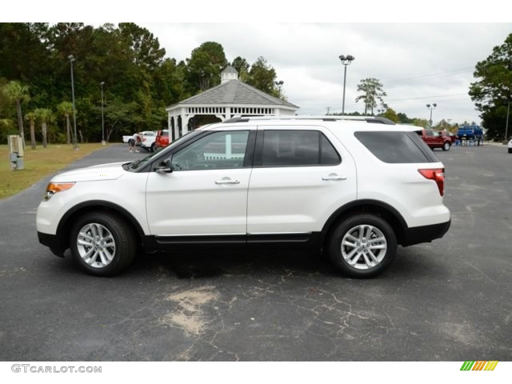 2014 Explorer XLT - Oxford White / Medium Light Stone photo #10