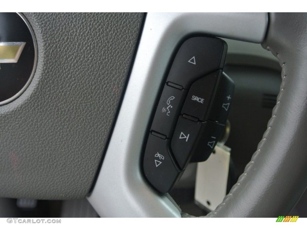 2009 Chevrolet Traverse LT Controls Photos