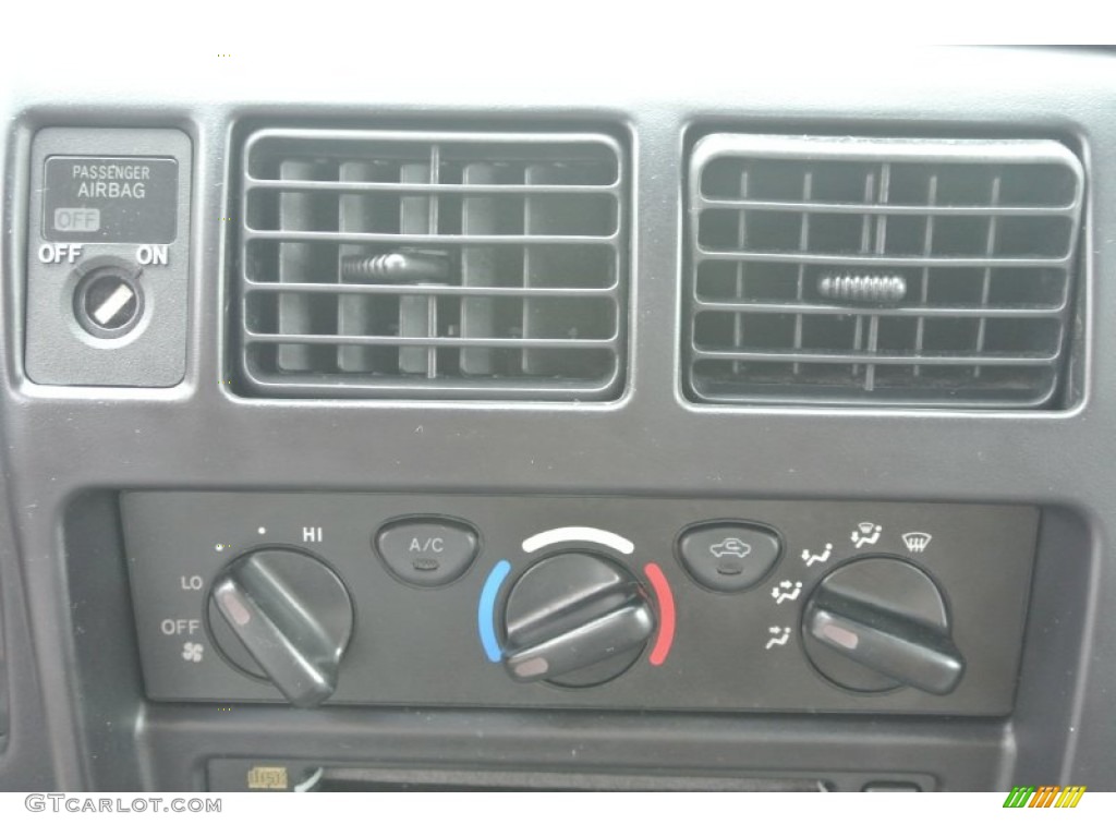 2004 Toyota Tacoma SR5 Xtracab Controls Photo #86825717