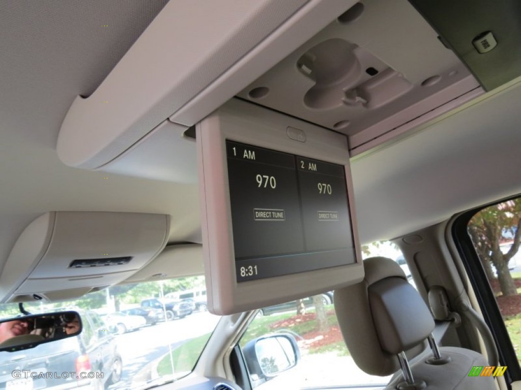 2014 Chrysler Town & Country Touring Entertainment System Photo #86833676