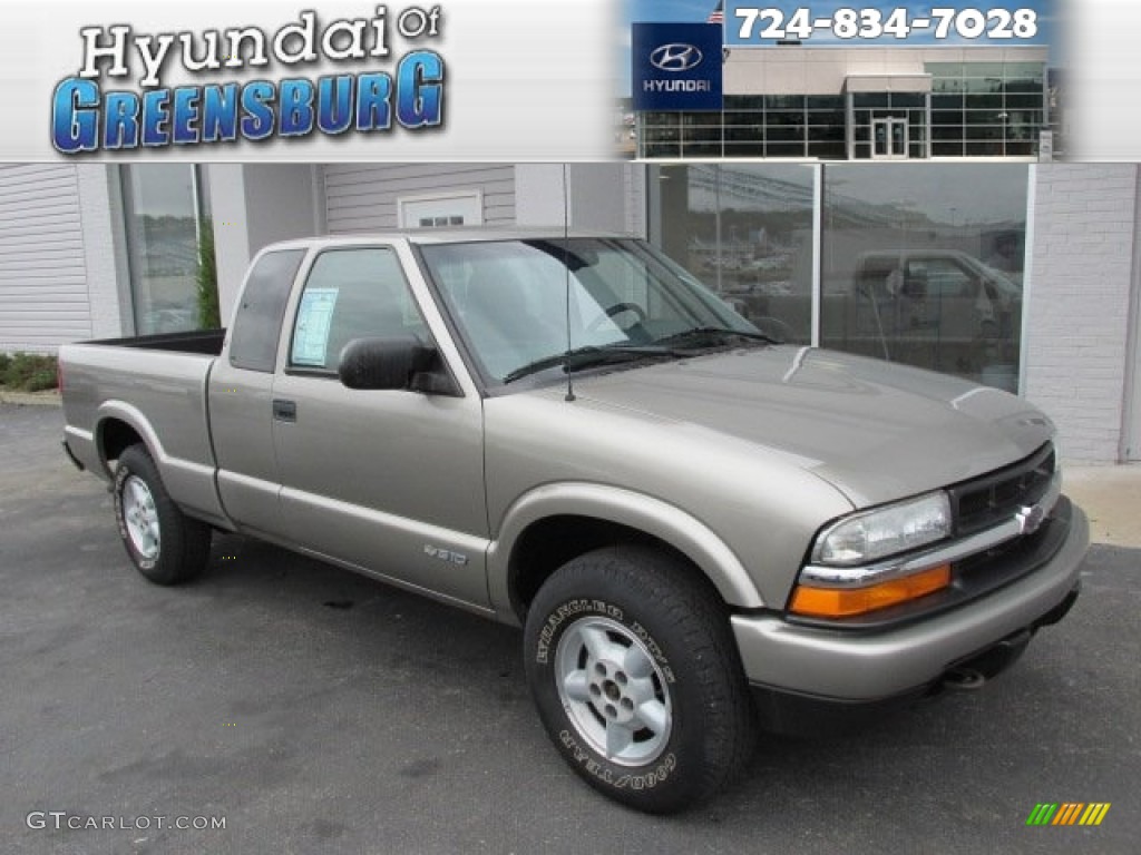 2002 S10 LS Extended Cab 4x4 - Sandalwood Metallic / Graphite photo #1