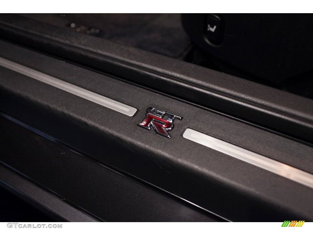 2009 Nissan GT-R Premium Marks and Logos Photos