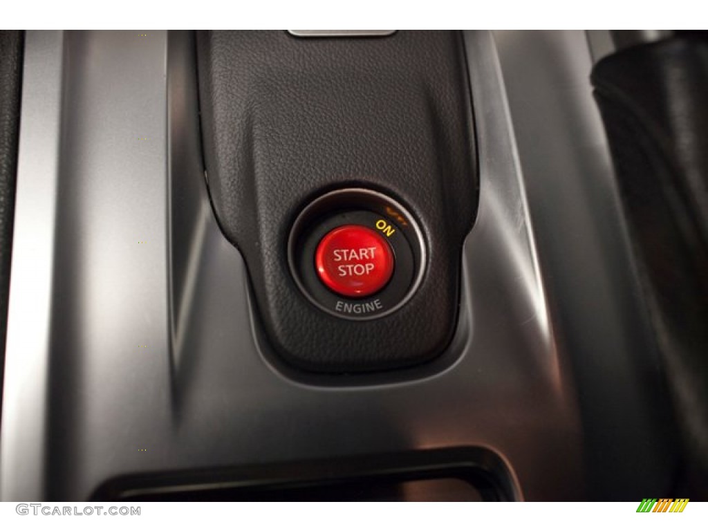 2009 Nissan GT-R Premium Controls Photos