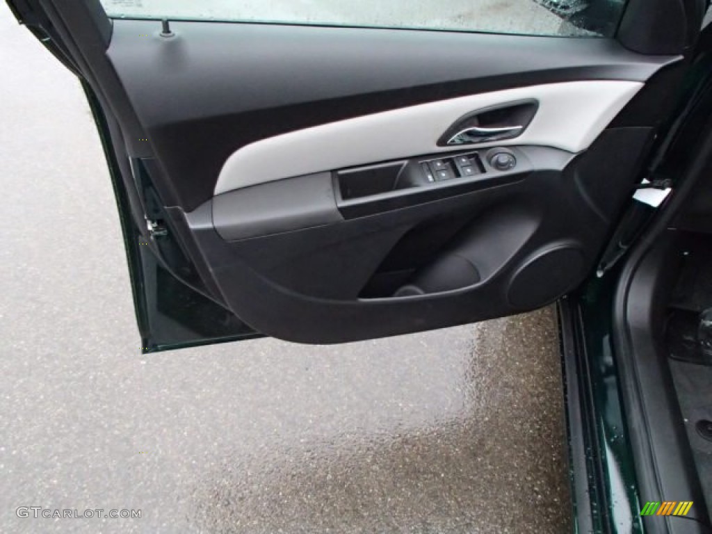 2014 Cruze LS - Rainforest Green Metallic / Jet Black/Medium Titanium photo #11