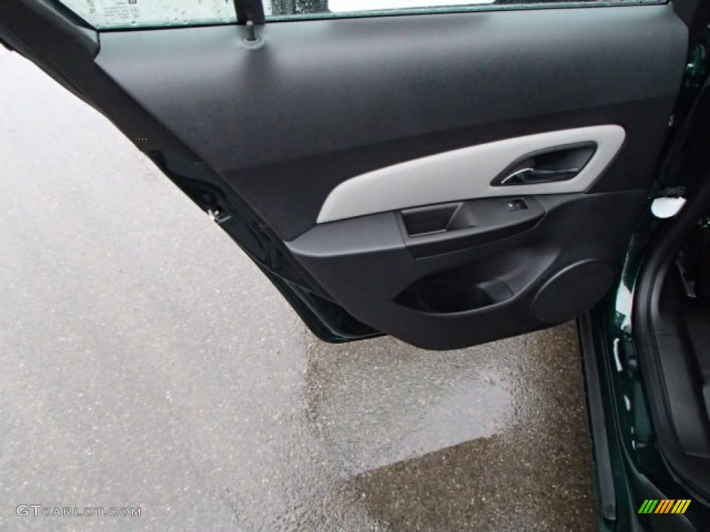 2014 Cruze LS - Rainforest Green Metallic / Jet Black/Medium Titanium photo #13