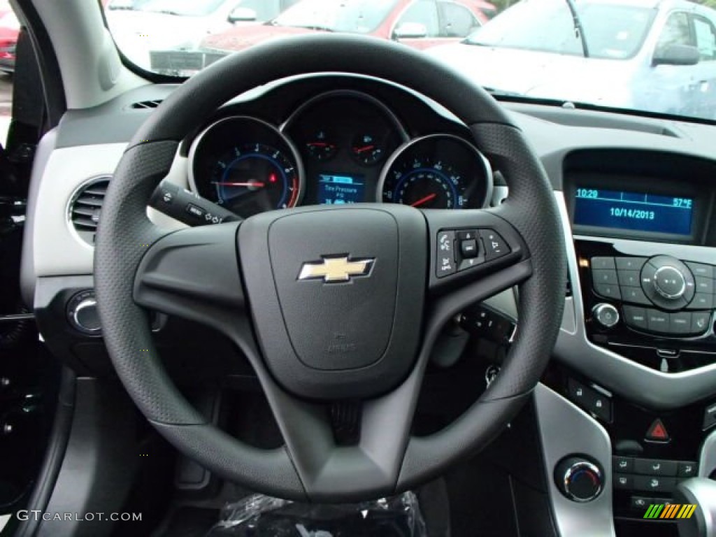 2014 Cruze LS - Rainforest Green Metallic / Jet Black/Medium Titanium photo #18