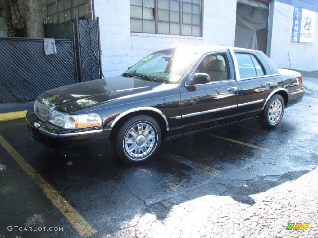 2005 Grand Marquis GS - Black Clearcoat / Medium Parchment photo #4