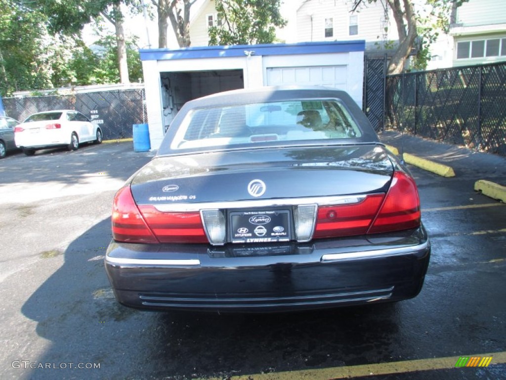 2005 Grand Marquis GS - Black Clearcoat / Medium Parchment photo #5