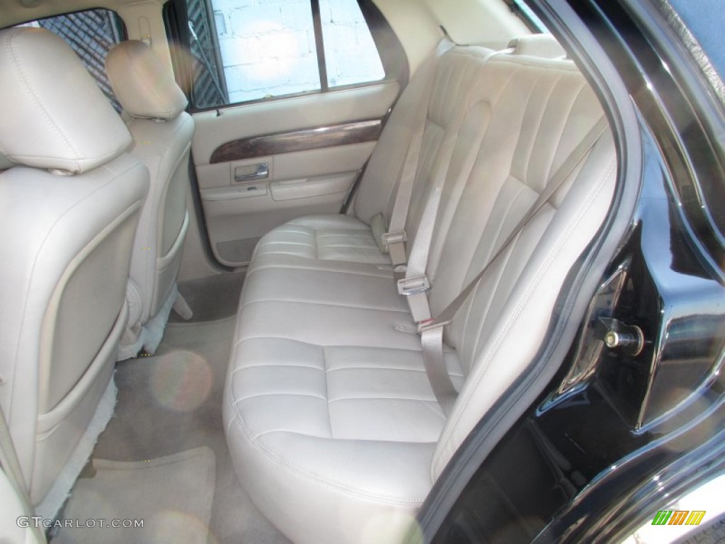 2005 Grand Marquis GS - Black Clearcoat / Medium Parchment photo #11
