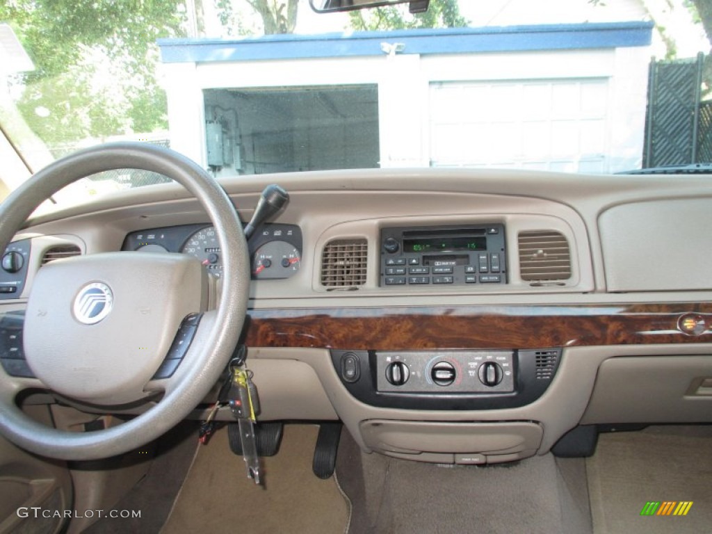 2005 Grand Marquis GS - Black Clearcoat / Medium Parchment photo #12